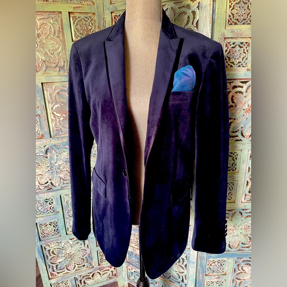 Egara Men’s Navy Velvet Smoking Jacket 38R